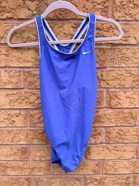 • Nike Solid Racer Powerback One Piece Swimsuit